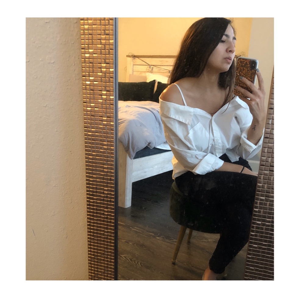 Essue white button you off shoulder top